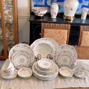 Vintage 1920’s Hutschenreuther Wallace China Richelieu Pattern 38 pieces
